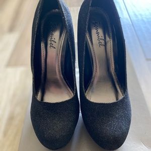 New Black Glitter Pumps